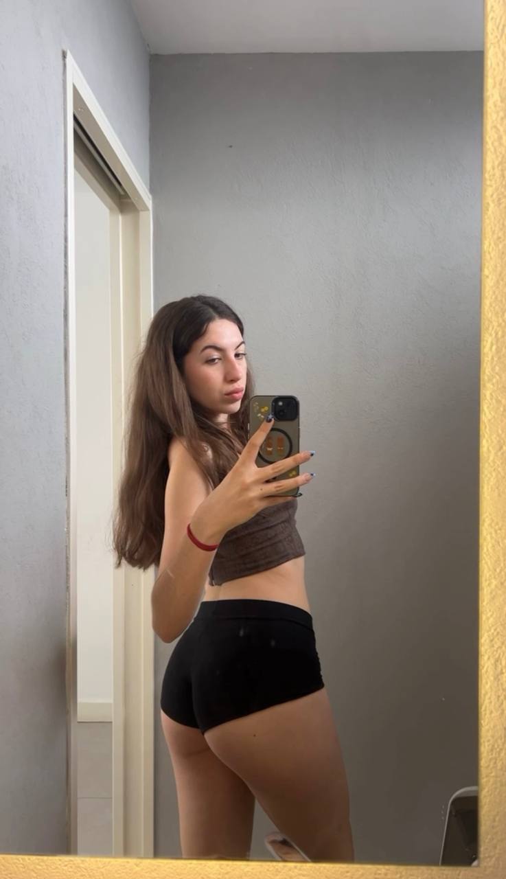 Amber in her underwear in Chennai