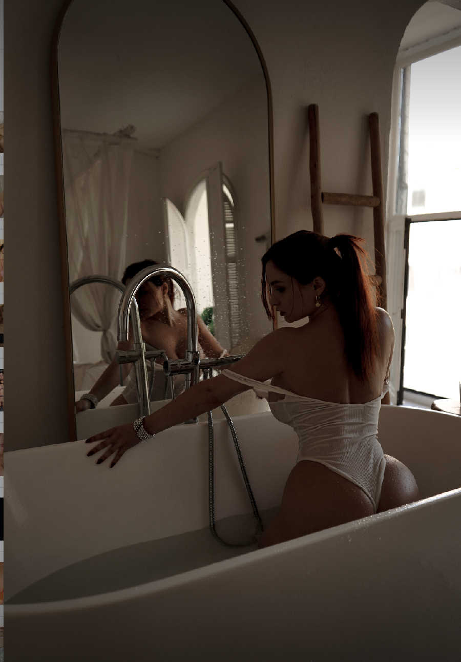 A playful frame from Miranda Faith nude — online in Chennai