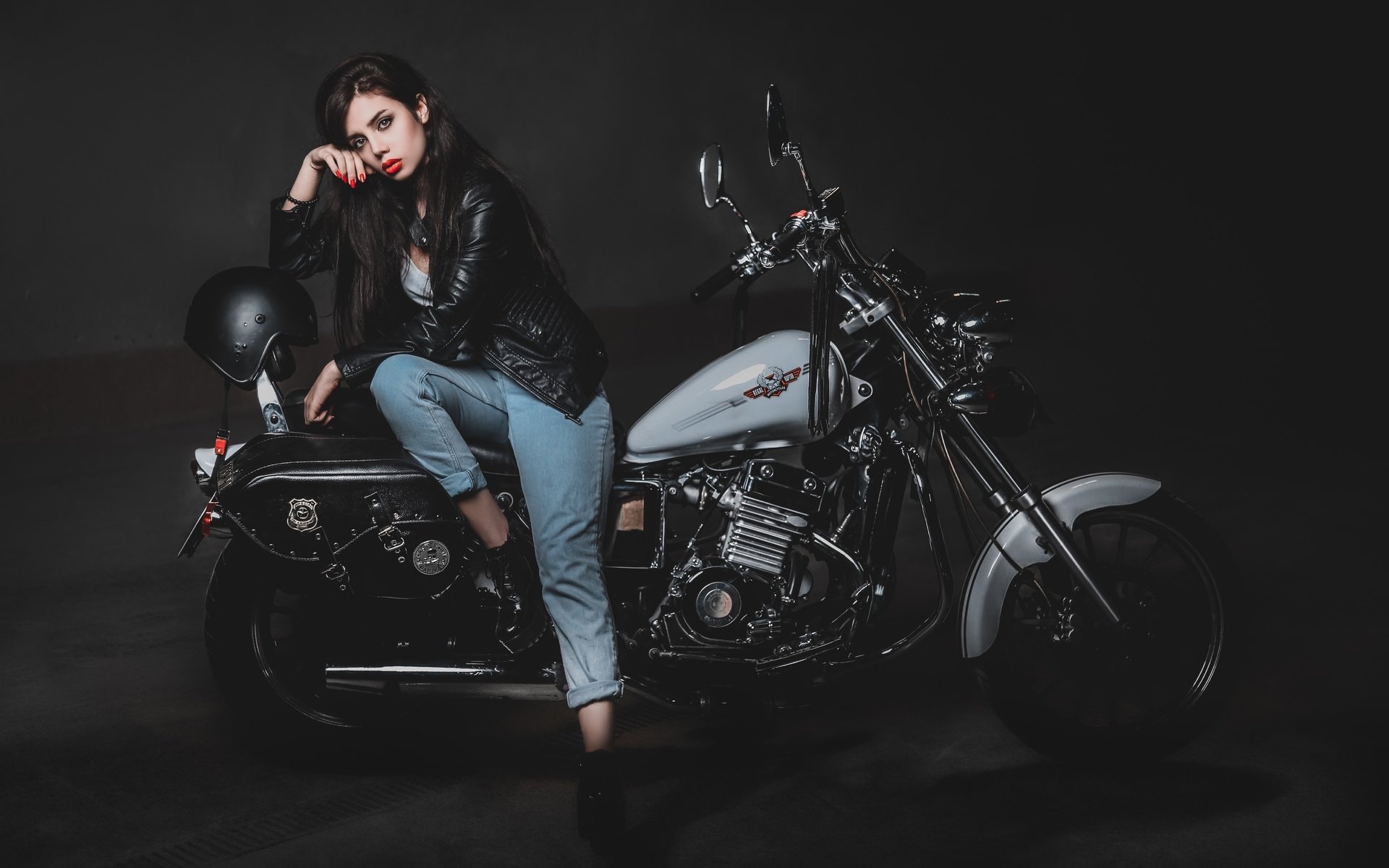 Biker girls: style and drive brings the glow — live moments in Chennai